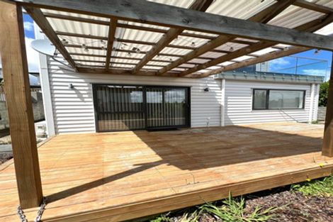 Photo of property in 7 Eric Gifford Drive, Ranui, Auckland, 0612