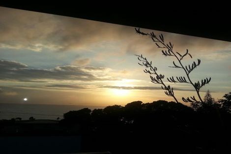 Photo of property in 4b Hillcrest Road, Orewa, 0931