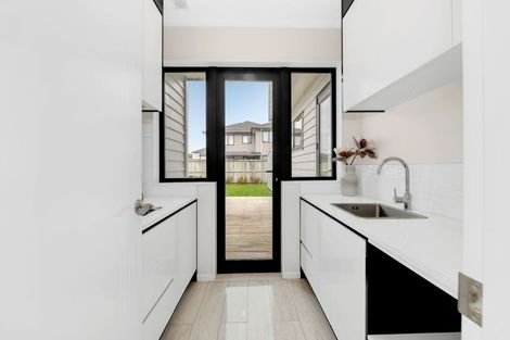 Photo of property in 27 Hakinakina Drive, Flat Bush, Auckland, 2019