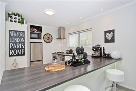 Photo of property in 3b Lillian Place, Orewa, 0931