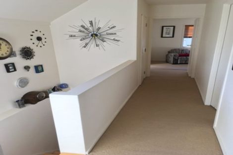 Photo of property in 2/22 Tree View Avenue, Glenfield, Auckland, 0629