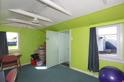 Photo of property in 25 Ngahina Street, Marton, 4710