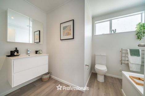 Photo of property in 8b Wai-iti Crescent, Woburn, Lower Hutt, 5010