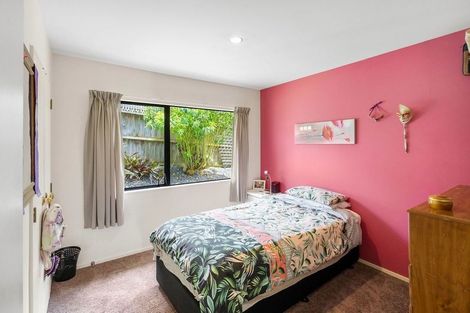 Photo of property in 11 Sandpiper Grove, Unsworth Heights, Auckland, 0632