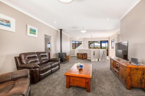 Photo of property in 5 Shearwater Rise, Paraparaumu Beach, Paraparaumu, 5032