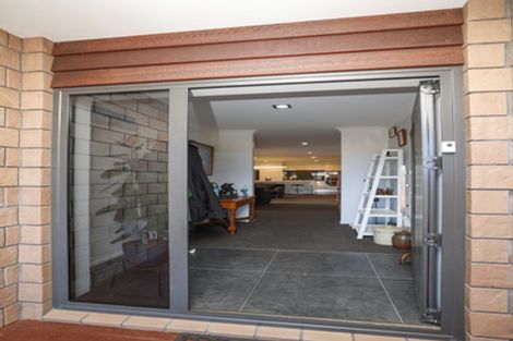 Photo of property in 8 Settlers Close, Whalers Gate, New Plymouth, 4310