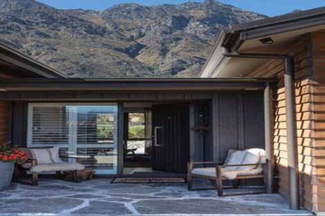 Photo of property in 1 Hovingham Court, Jacks Point, Queenstown, 9371