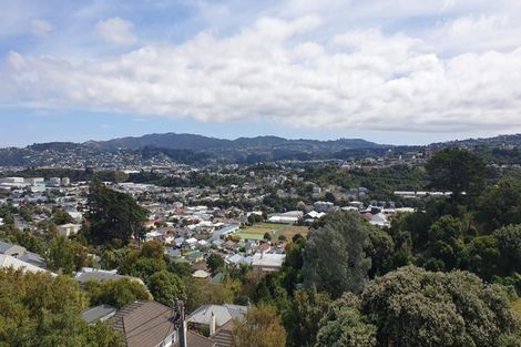 Photo of property in 24 Nevay Road, Karaka Bays, Wellington, 6022