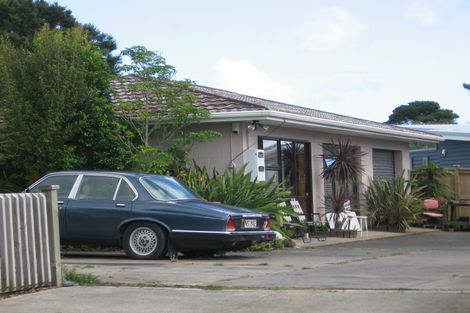 Photo of property in 4 Frenz Drive, Titirangi, Auckland, 0604