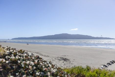 Photo of property in 10 Nuhaka Place, Paraparaumu Beach, Paraparaumu, 5032