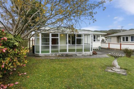 Photo of property in 10 Mimihau Grove, Wainuiomata, Lower Hutt, 5014