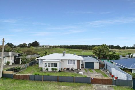 Photo of property in 15 Andrews Street, Foxton Beach, Foxton, 4815