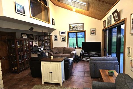 Photo of property in 72 Hotham Street, Murchison, 7007