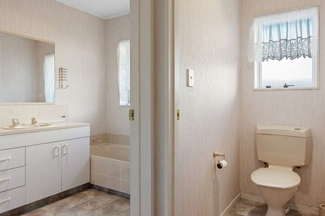 Photo of property in 5 Bayfair Drive, Mount Maunganui, 3116