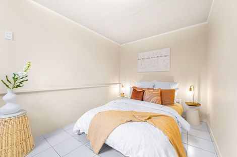 Photo of property in 33 Old Lake Road, Narrow Neck, Auckland, 0624