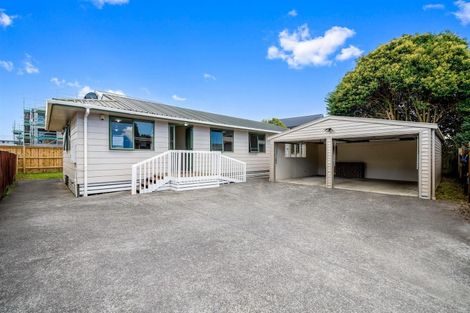 Photo of property in 11a Keeling Road, Henderson, Auckland, 0612