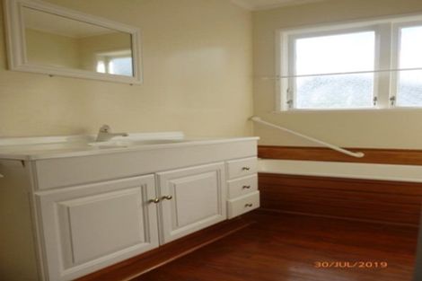 Photo of property in 16 Grimshaw Place, Henderson, Auckland, 0612