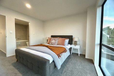 Photo of property in 11 Kayle Glen, West Harbour, Auckland, 0618