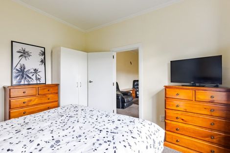 Photo of property in 32 Bathgate Street, South Dunedin, Dunedin, 9012