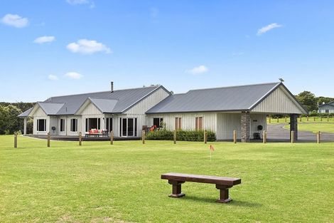 Photo of property in 337d Clarks Beach Road, Clarks Beach, Pukekohe, 2679