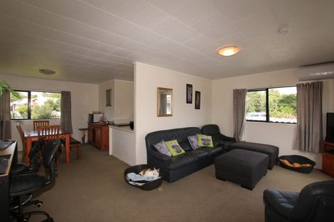 Photo of property in 1/7 Barbados Drive, Unsworth Heights, Auckland, 0632