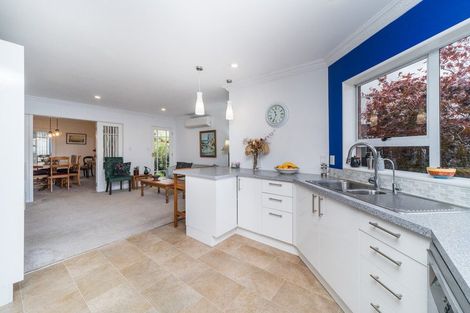 Photo of property in 98 John F Kennedy Drive, Milson, Palmerston North, 4414