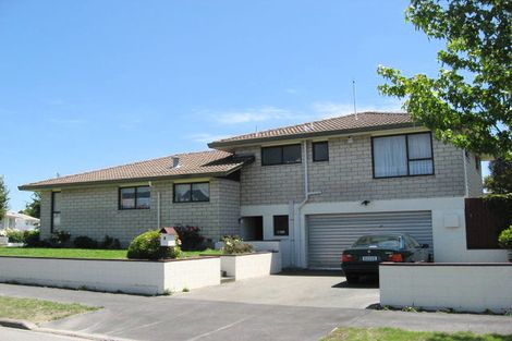 Photo of property in 1 Woodstock Place, Russley, Christchurch, 8042