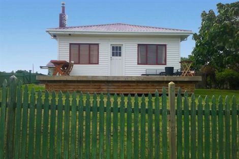 Photo of property in 2 Second Avenue, Glenbrook, Waiuku, 2681