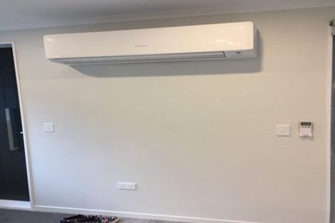Photo of property in 2d/3 Sunnynook Road, Sunnynook, Auckland, 0620