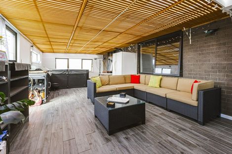 Photo of property in 2 Waituarua Drive, Takanini, 2112