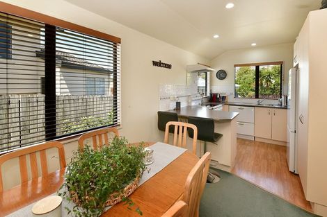 Photo of property in 2/8 Knott Road, Stanmore Bay, Whangaparaoa, 0932