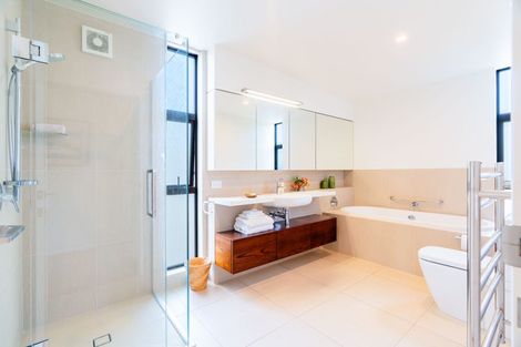 Photo of property in 142 Lake Crescent, Hamilton Lake, Hamilton, 3204