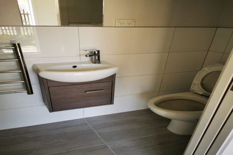 Photo of property in 1 Folkes Lane, New Lynn, Auckland, 0600