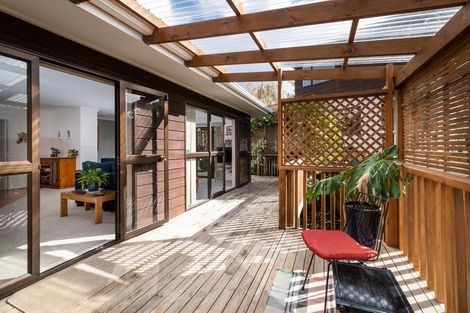 Photo of property in 7 Juneau Place, Glendene, Auckland, 0602