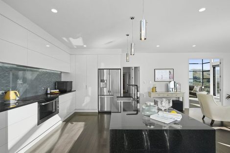 Photo of property in 8 Valley View, Mount Pleasant, Christchurch, 8081