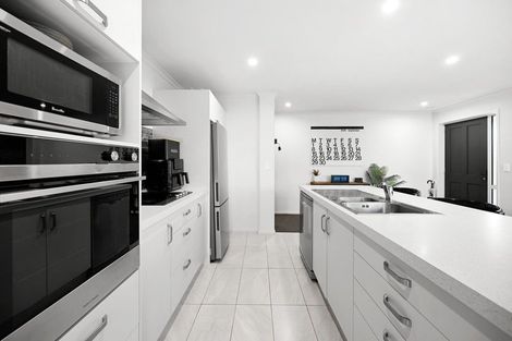 Photo of property in 19 Ladeira Place, Fitzroy, Hamilton, 3206