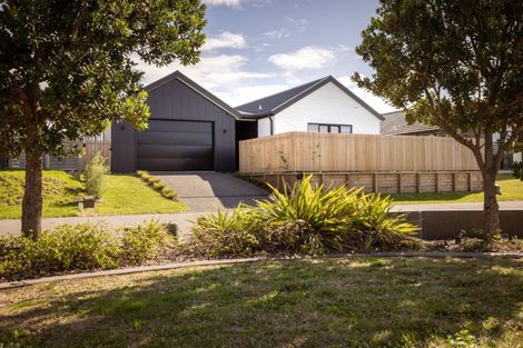 Photo of property in 5 Kahotea Place, Papamoa Beach, Papamoa, 3118
