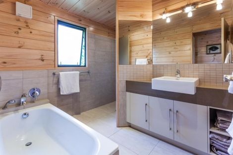 Photo of property in 32 Saint Andrews Drive, Pauanui, Hikuai, 3579