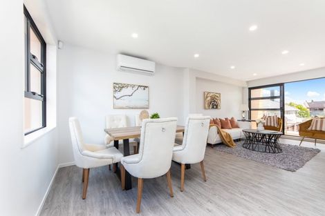 Photo of property in 3153 Great North Road, New Lynn, Auckland, 0600