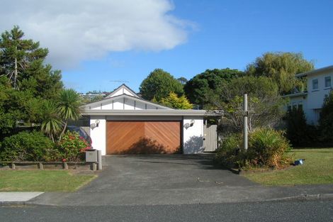 Photo of property in 32 Merriefield Avenue, Forrest Hill, Auckland, 0620