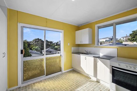 Photo of property in 4 Clerke Place, Marfell, New Plymouth, 4310