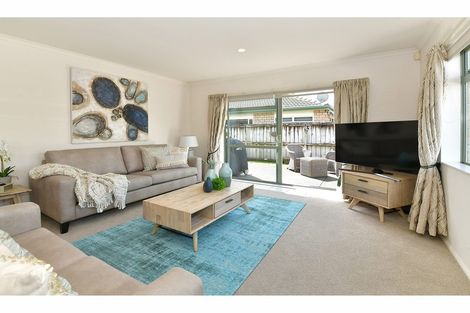 Photo of property in 19 Francis Skinner Place, Orewa, 0931