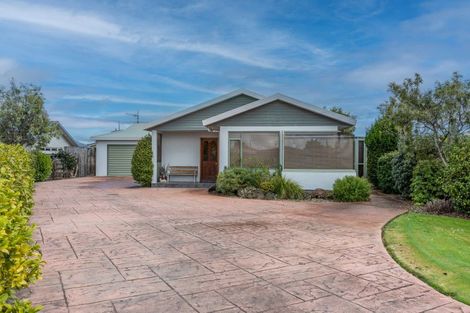 Photo of property in 10 Calder Place, Winton, 9720