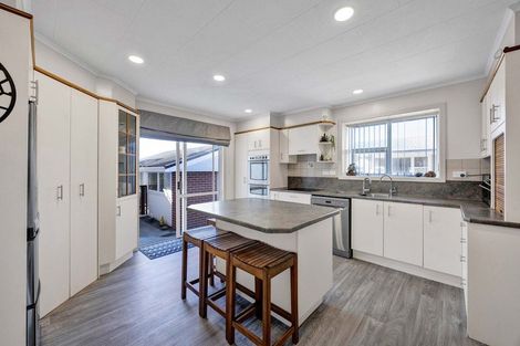 Photo of property in 16 Reid Avenue, Hawera, 4610