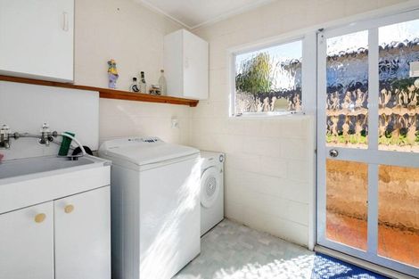 Photo of property in 28 Nikau Street, New Lynn, Auckland, 0600