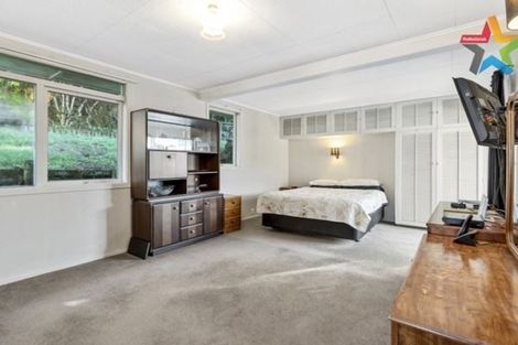 Photo of property in 5 Bird Grove, Stokes Valley, Lower Hutt, 5019