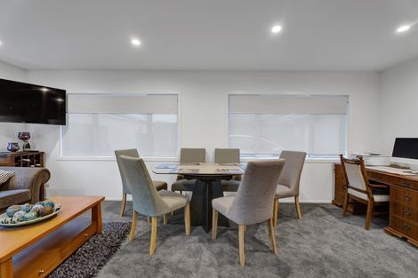 Photo of property in 2 Rayner Way, Glen Avon, New Plymouth, 4312