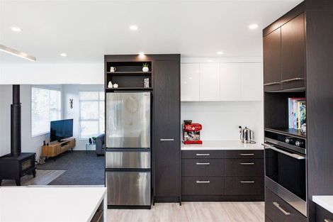 Photo of property in 17 Palliser Place, Milson, Palmerston North, 4414