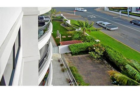 Photo of property in 175h Hurstmere Road, Takapuna, Auckland, 0622