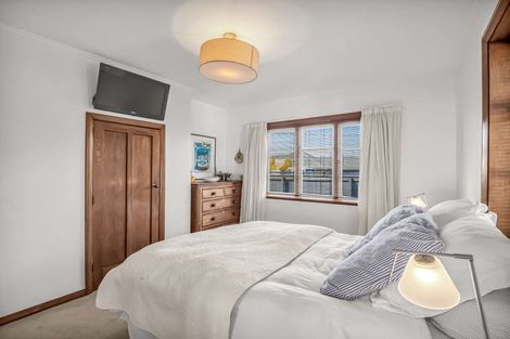 Photo of property in 121 Selwyn Street, Somerfield, Christchurch, 8024